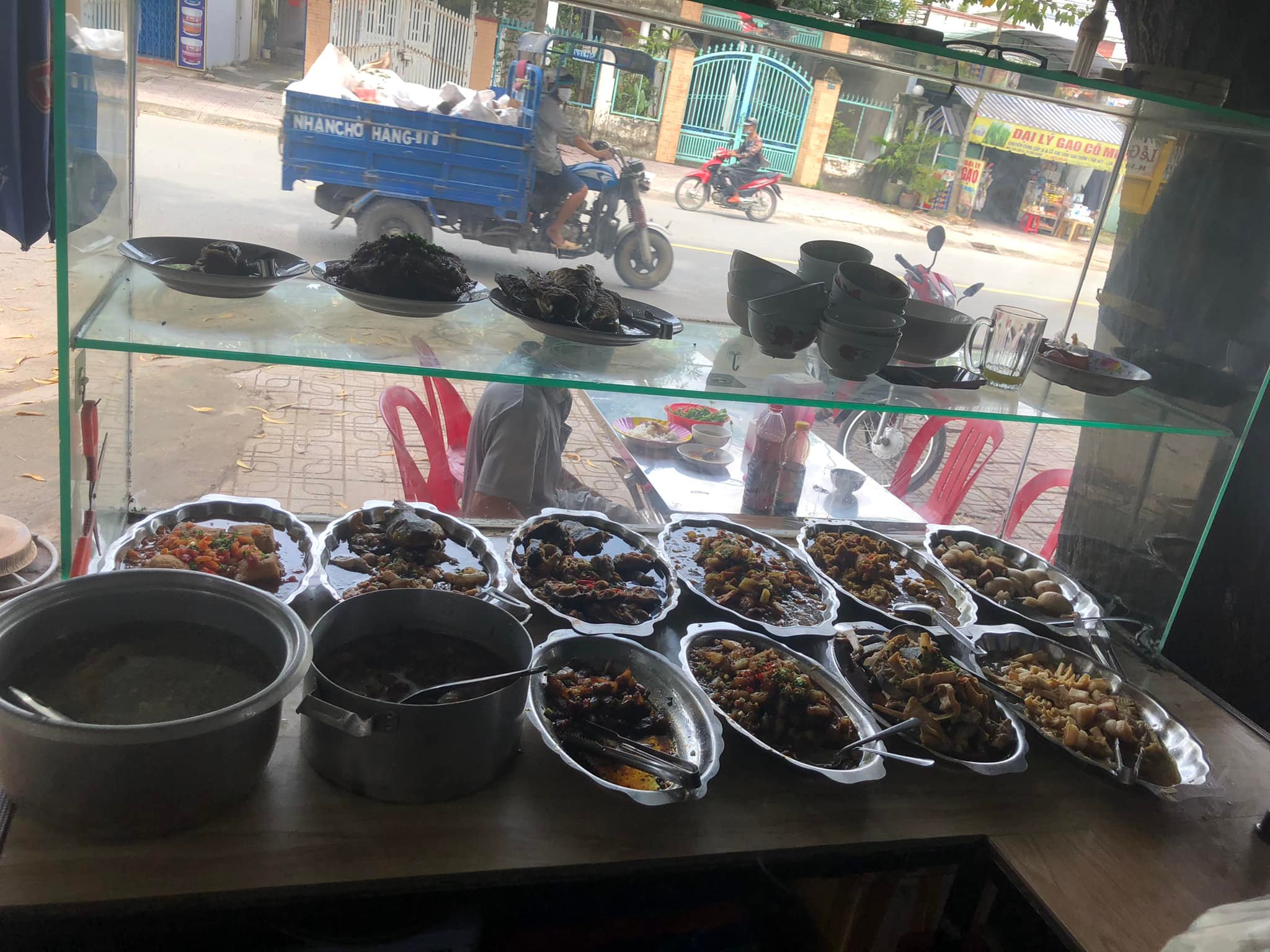 Quán Cơm Huynh Đệ 2