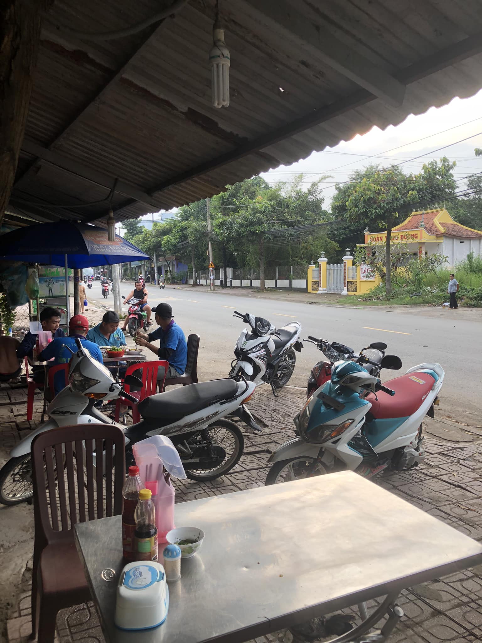 Quán Cơm Huynh Đệ 3